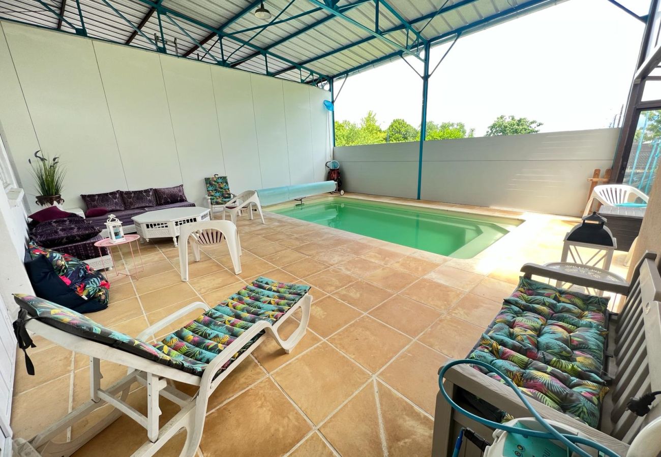 Maison à Châteauroux - Maison 3 chb - 7 pers - wifi - jardin - piscine